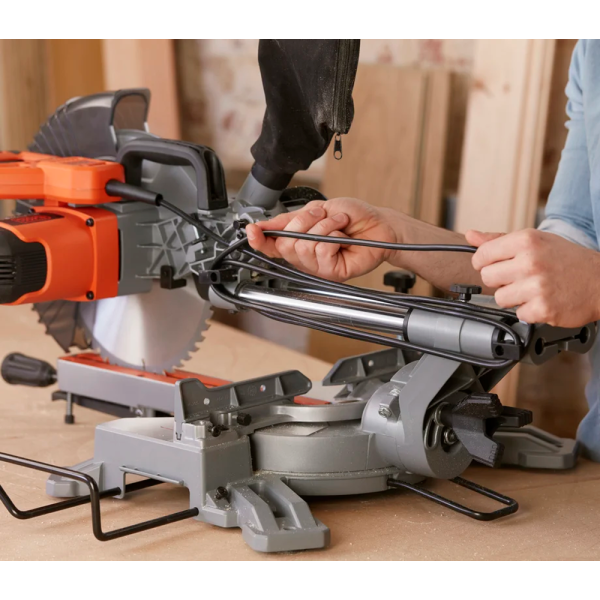 Fierastrău pentru taieri inclina Black&Decker BES702-QS