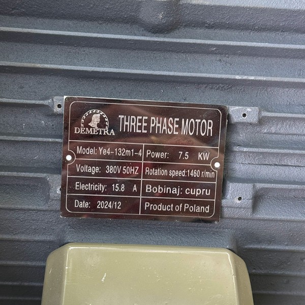 Tocator de baloti si moara cu aspiratie Demetra DM-500BL Tocator de baloti si moara cu aspiratie Demetra DM-500BL