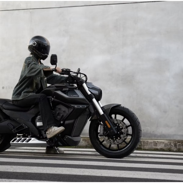 Motocicleta Benda LFC700 PRO