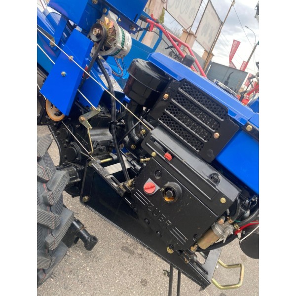Motocultivator răcit cu apă Zubr 12 c.p. Motocultivator răcit cu apă Zubr 12 c.p.