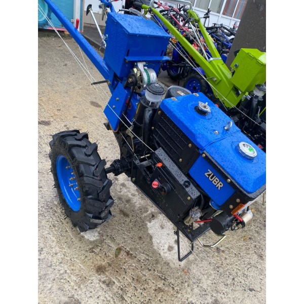 Motocultivator răcit cu apă Zubr 12 c.p. Motocultivator răcit cu apă Zubr 12 c.p.