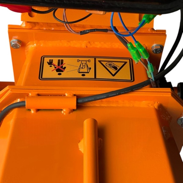 Tocator de crengi pe benzina Kronava RNA650