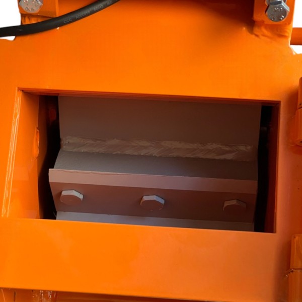 Tocator de crengi pe benzina Kronava RNA650