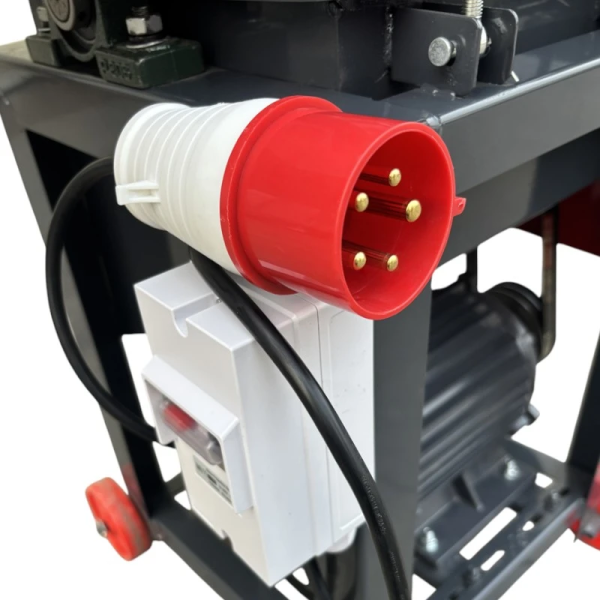 Измельчитель кормов и зерна Demetra DM-800
