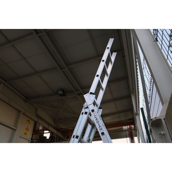 Трехсекционная лестница (3x8ст) TS175