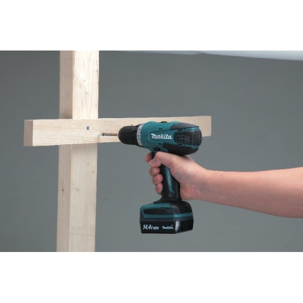 Аккумуляторная дрель-шуруповерт Makita DF347DWE